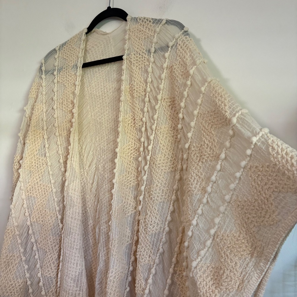 Womens Cream Textured Pom Pom Trim Kimono Wrap Open Front Shawl One‎ Size - Picture 2 of 5